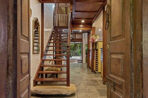 Grand Buree | Rollaway beds, free WiFi - The Garden Burees (Byron Bay)