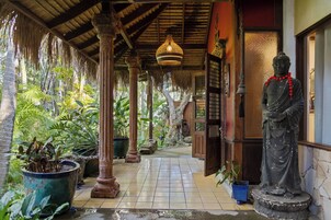 Fachada de la propiedad