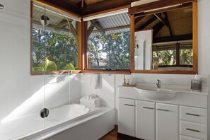 Bathroom - The Garden Burees (Byron Bay)