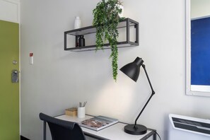 Free WiFi, bed sheets - YMCA Hostel (Auckland)