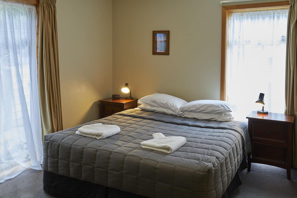 Quarto família, para não fumantes (Family Room - no view) | Wi-Fi de cortesia, roupa de cama