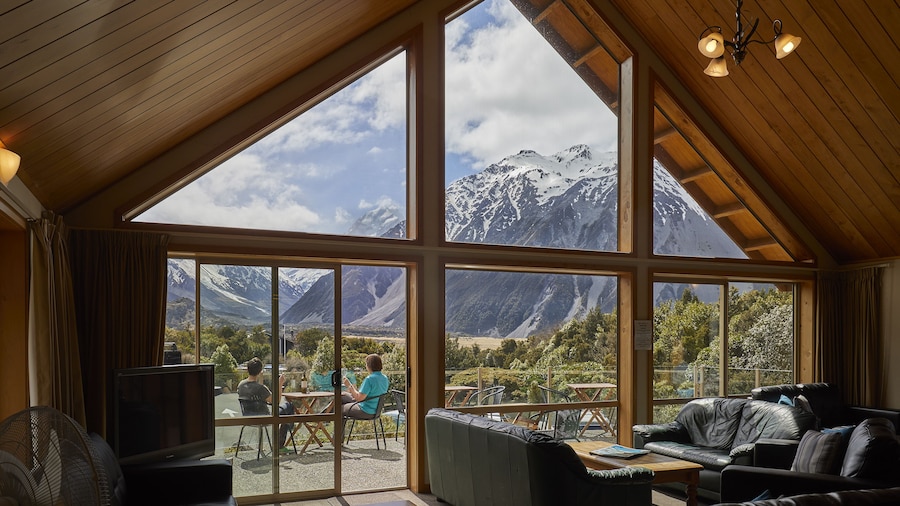 Aoraki Mount Cook Alpine Lodge