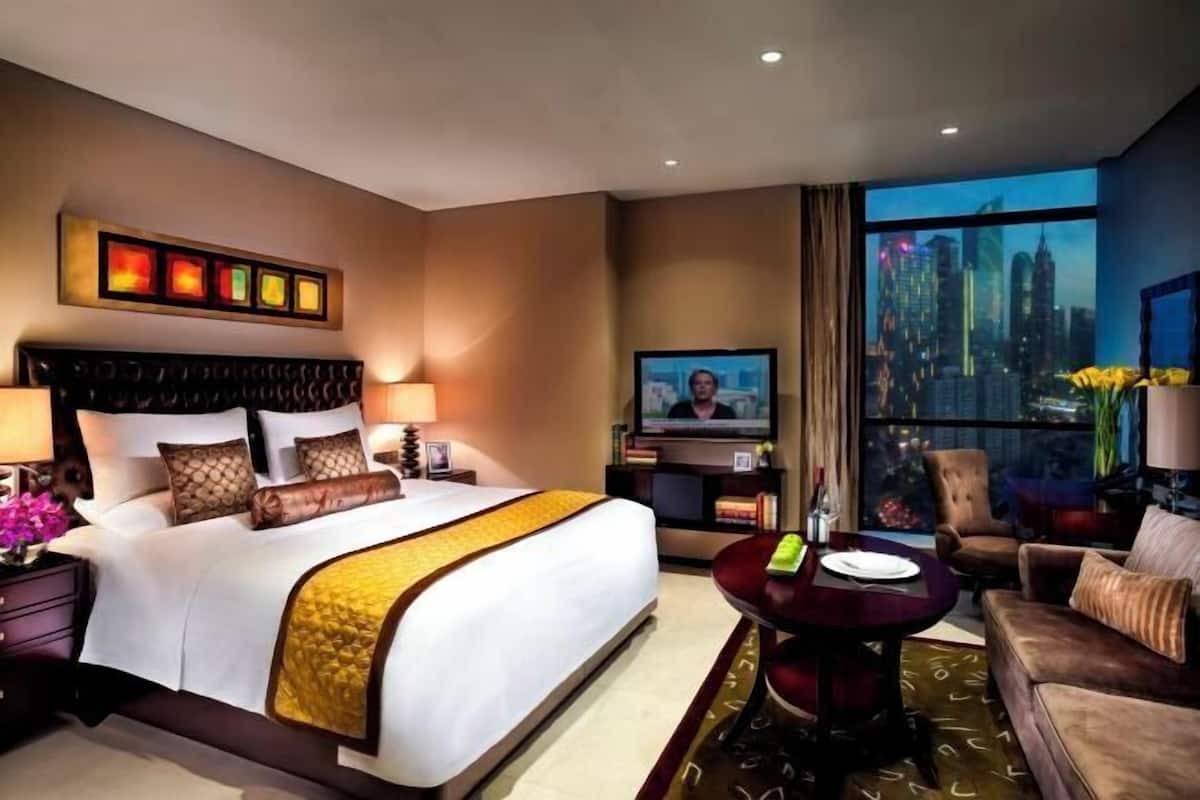 Premium bedding, down duvets, pillow-top beds, minibar