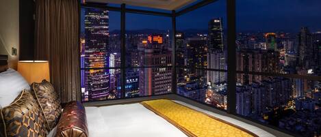 Superior Room, 2 Bedrooms | Bathroom | Shower, free toiletries, hair dryer, towels