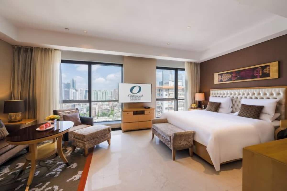 Premium bedding, down comforters, pillowtop beds, minibar