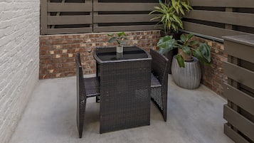 Standard Room, 1 Queen Bed, Accessible | Terrace/patio