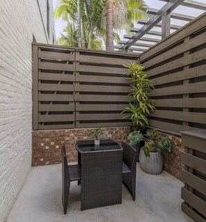 Standard Room, 1 Queen Bed, Accessible | Terrace/patio