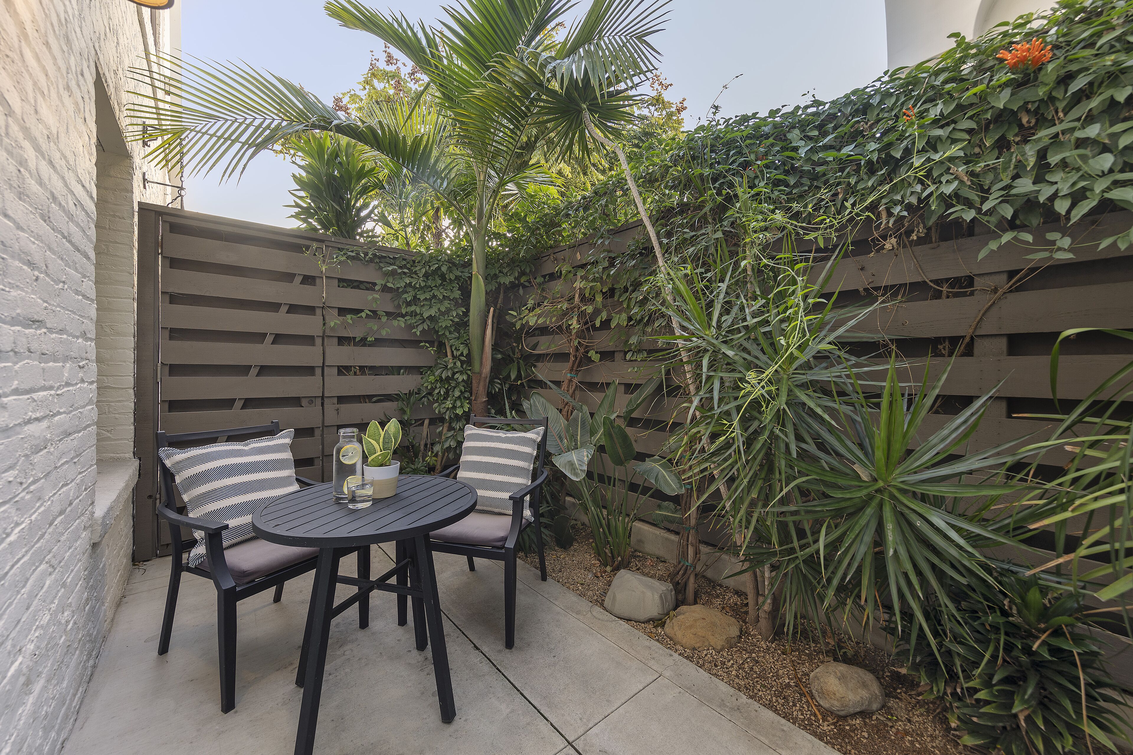 room, 1 queen bed, garden view | garden view