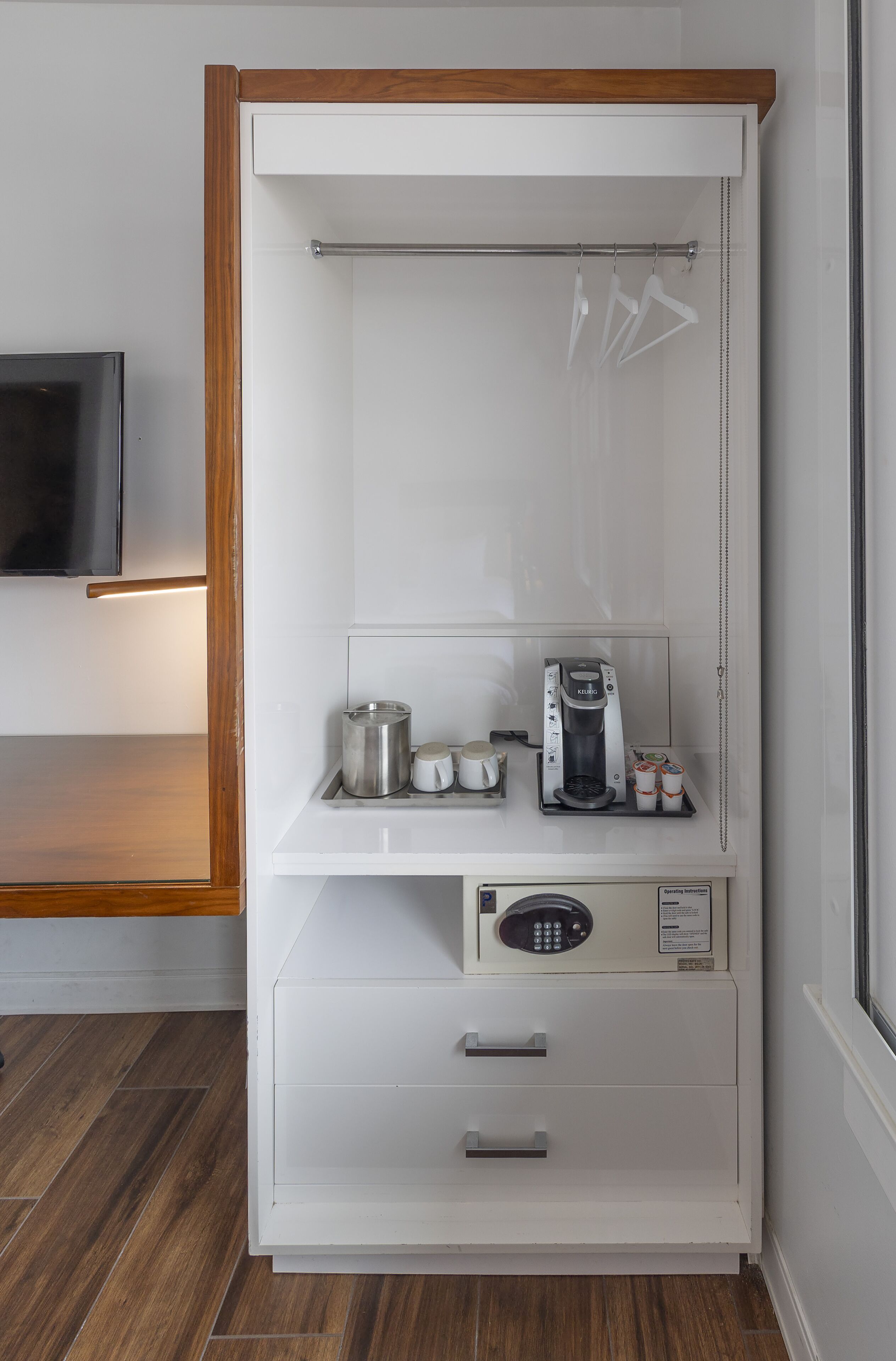 premium bedding, pillow-top beds, in-room safe, desk