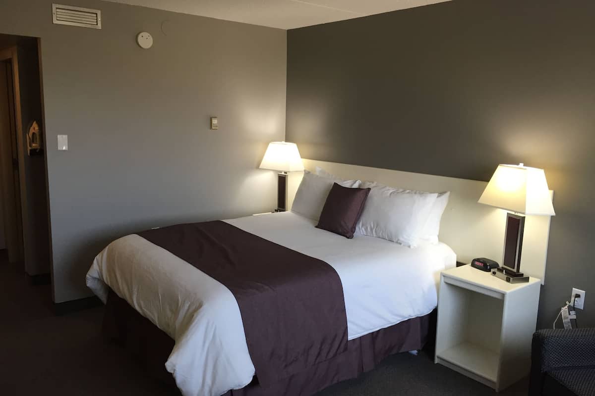 signature room, 1 queen bed | 1 bedroom, premium bedding, desk, blackout curtains