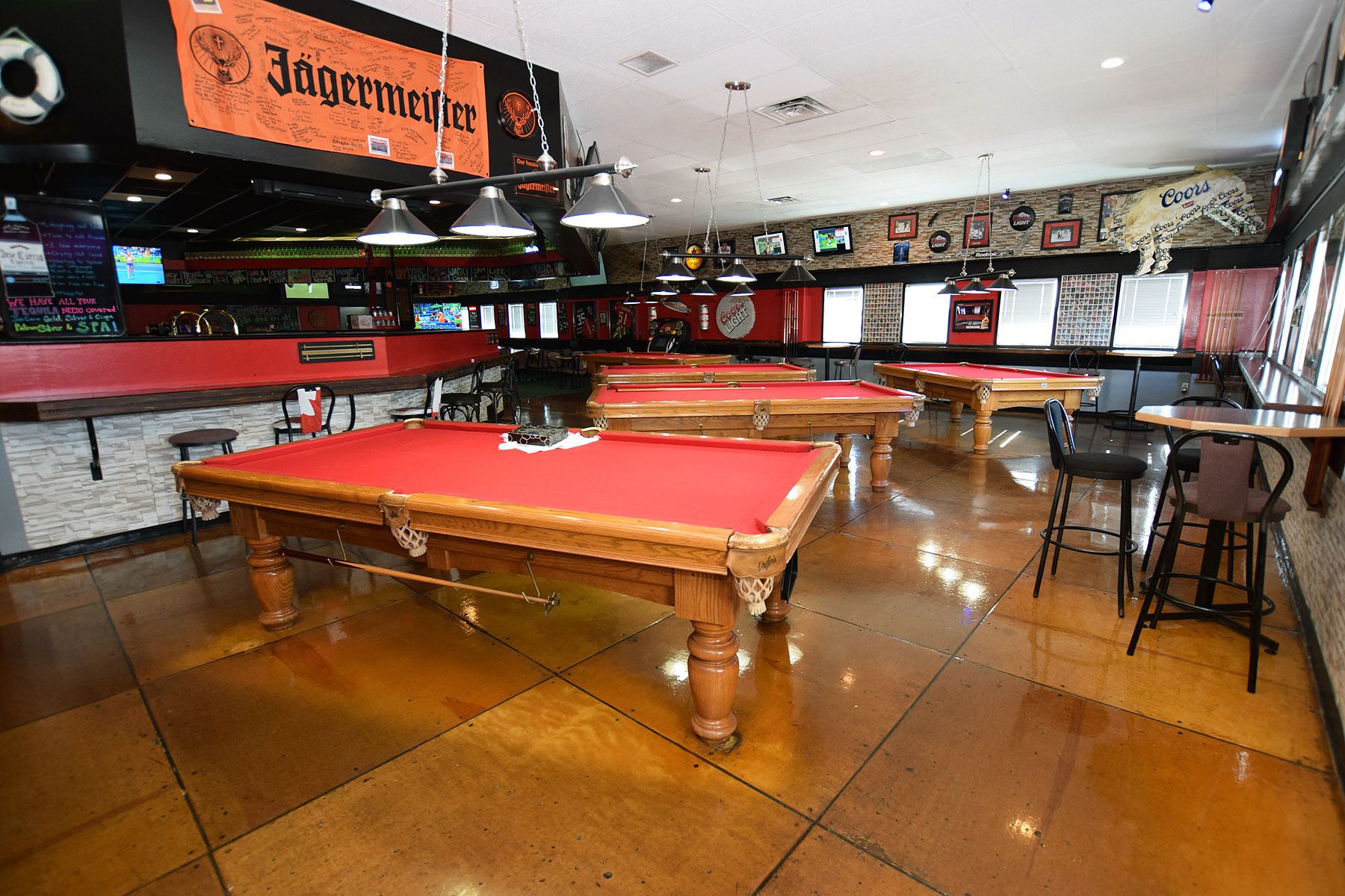 2 bars/lounges, sports bar
