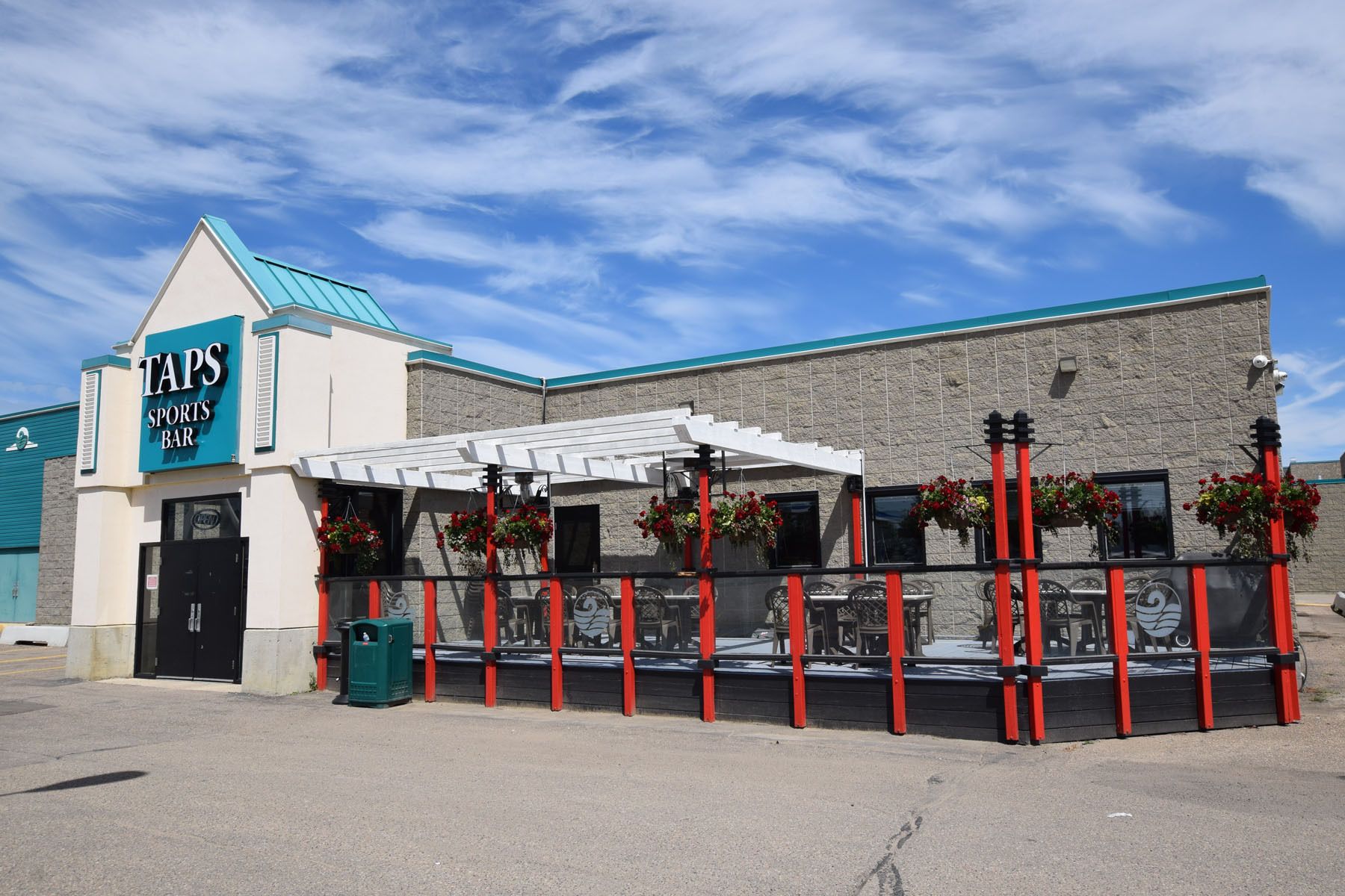 2 bars/lounges, sports bar