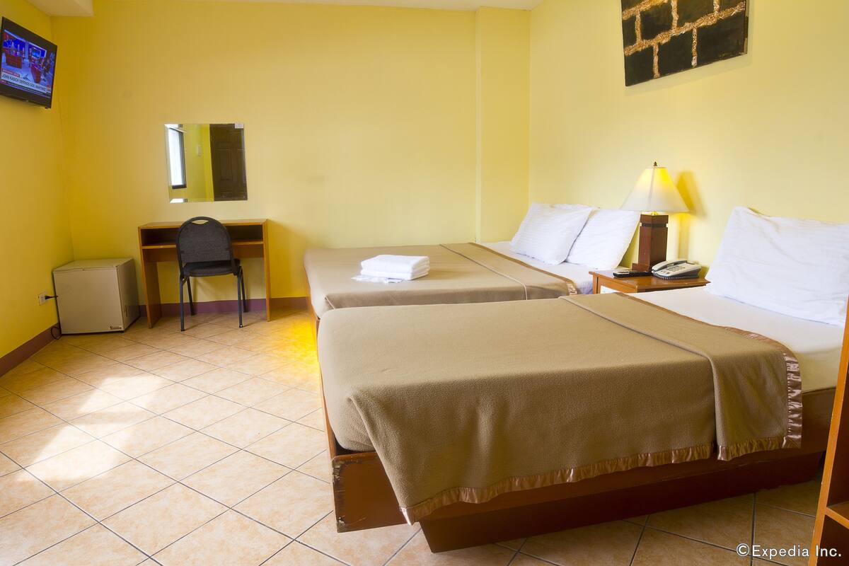 Suite | In-room safe, desk, rollaway beds, free WiFi