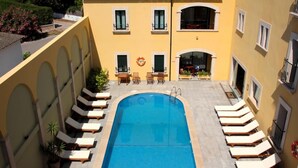 Unclassified image, 4 of 66, button - Galeon Suites (Pollensa)