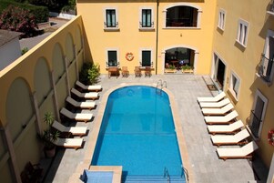 Outdoor pool, pool umbrellas, sun loungers