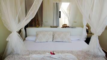 Appartement, 2 slaapkamers | 1 slaapkamer, donzen dekbedden, een kluis op de kamer