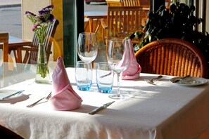 Breakfast, lunch and dinner served - Galeon Suites (Pollensa)