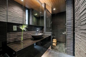 Traditional House, 3 Bedrooms, Kitchen, Garden View | Bathroom | Separate bathtub and shower, deep-soaking bathtub, free toiletries - Shobu-an Machiya Holiday House (Kyoto)