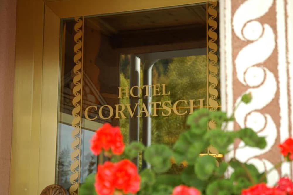 Hotel Corvatsch by null