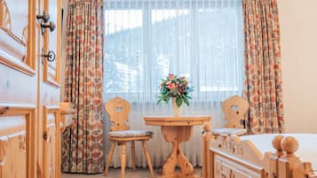 Phòng đôi Superior | Bộ đồ giường kháng dị ứng, nệm có lớp đệm bông, két bảo mật tại phòng