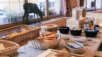 Daily buffet breakfast for a fee