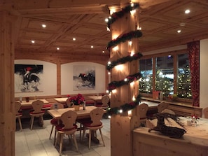 TĂ€gliches FrĂŒhstĂŒcksbuffet (24 CHF pro Person)