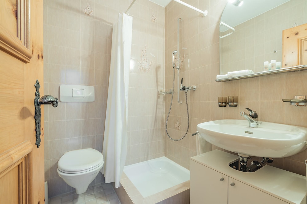 Hotel Corvatsch by null