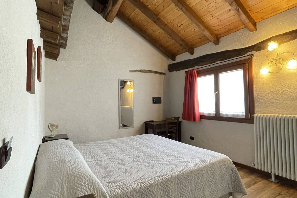 superior double room | 1 bedroom, minibar, in-room safe, desk