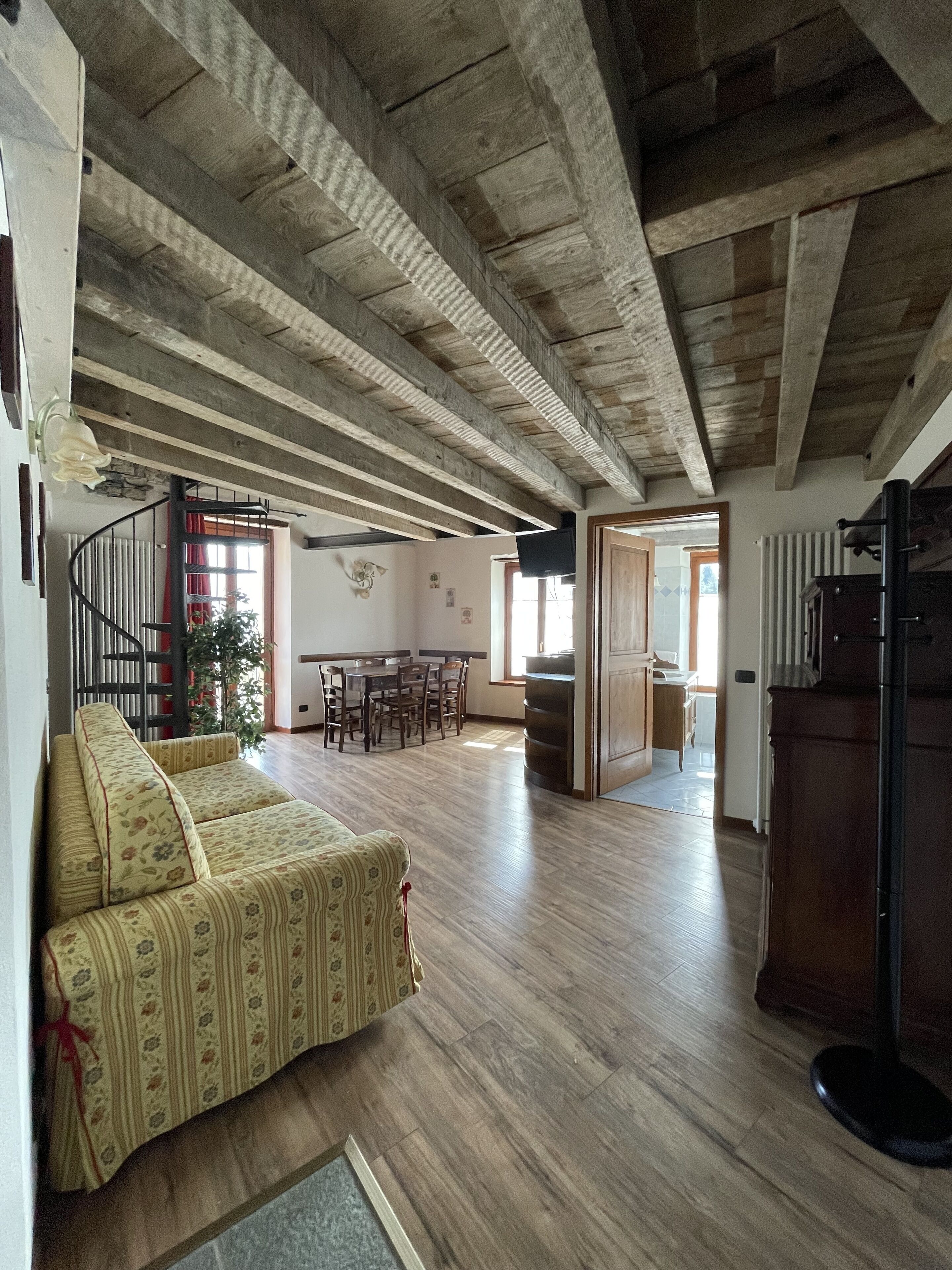 family suite, balcony | 1 bedroom, minibar, in-room safe, desk