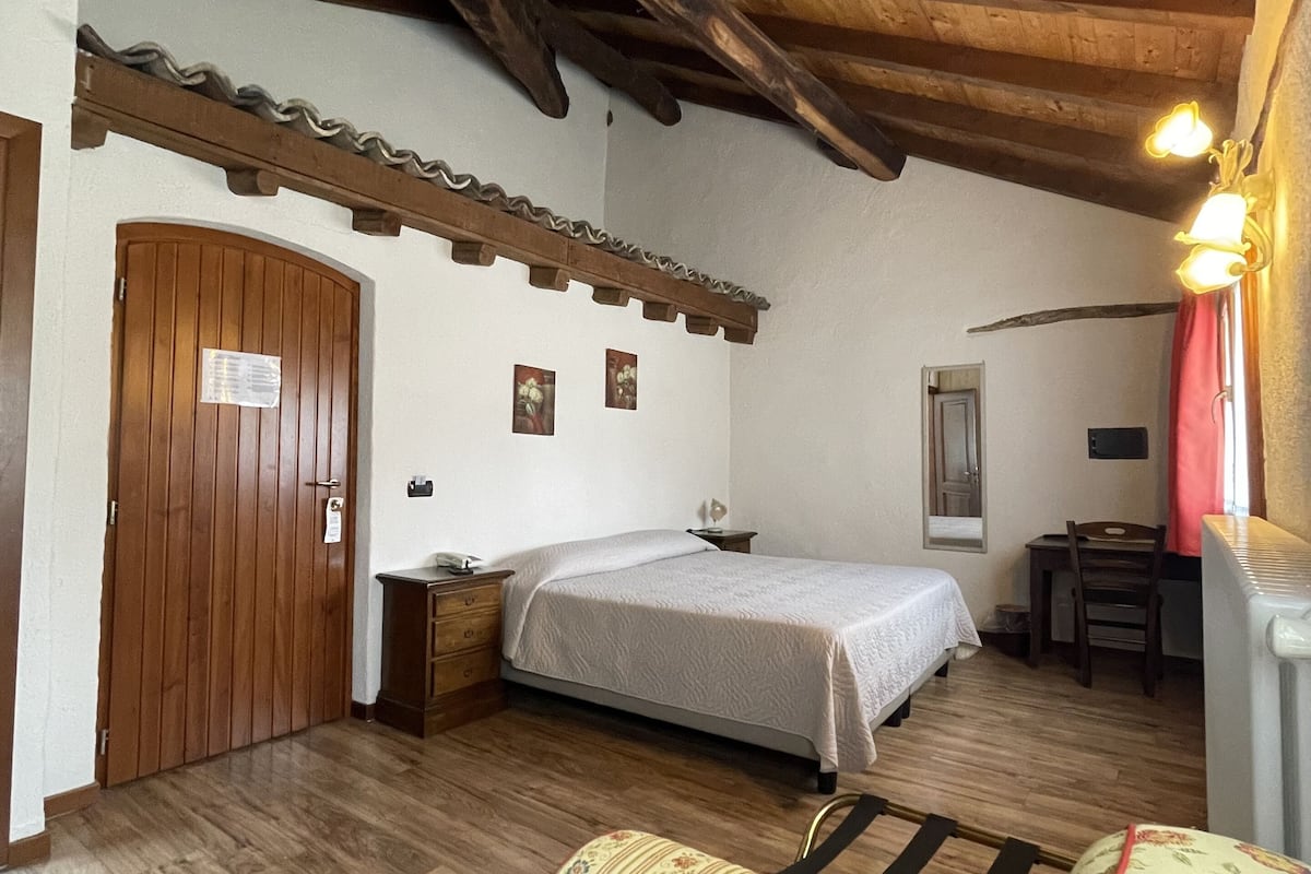 superior double room | 1 bedroom, minibar, in-room safe, desk