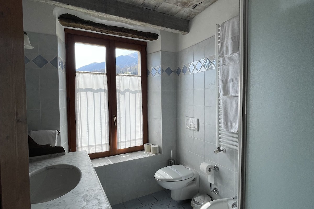 family suite, balcony | bathroom | shower, rainfall showerhead, free toiletries, hair dryer