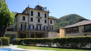 Esterni