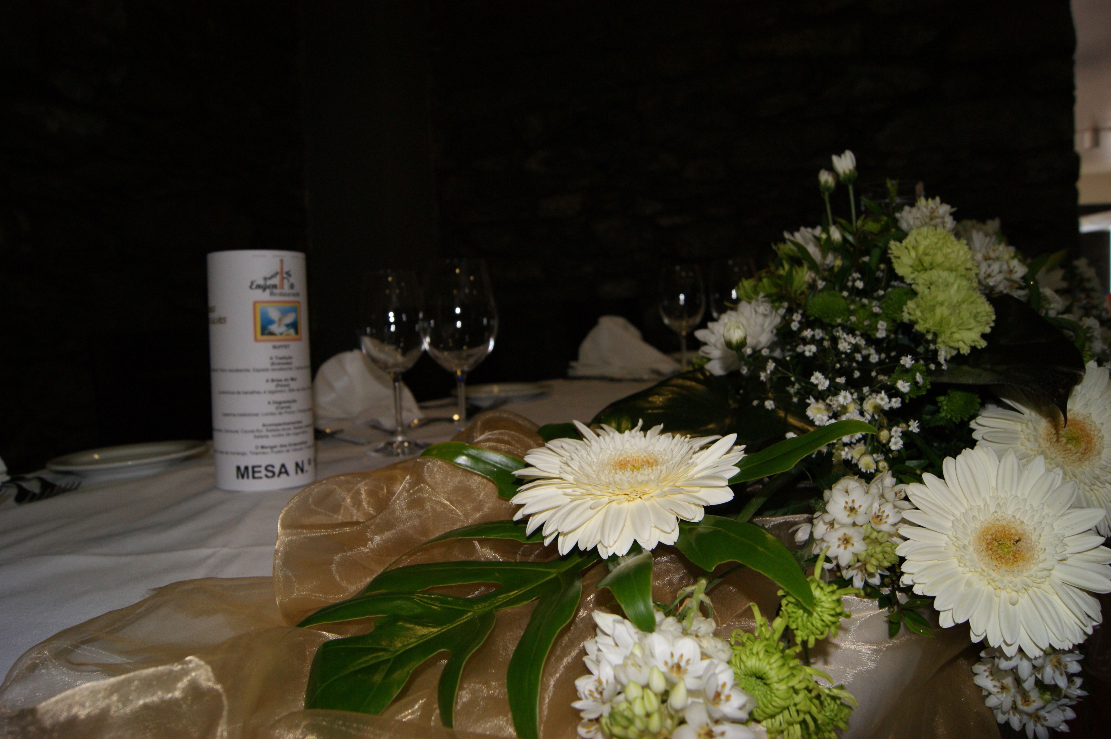 breakfast, lunch, dinner served; sea views