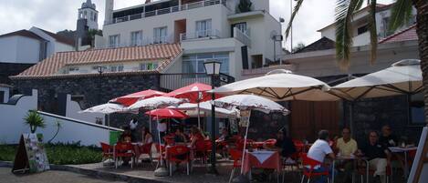 Breakfast, lunch, dinner served; sea views