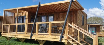 หมู่บ้านของบ้านกระท่อม - ศูนย์สัตว์เลี้ยงชั้น