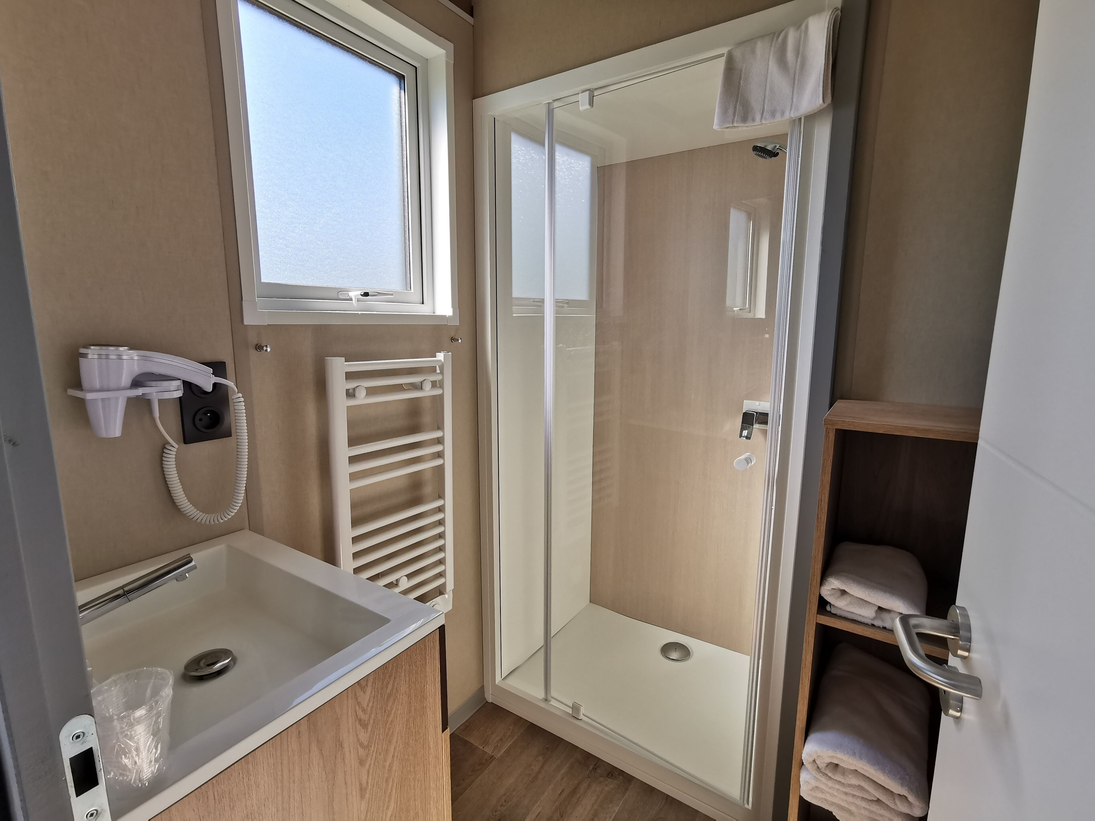 Superior Cottage | Bathroom | Free toiletries, hair dryer, bidet, towels