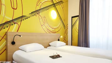 Surmatelas, bureau, chambres insonorisées, fer et planche à repasser