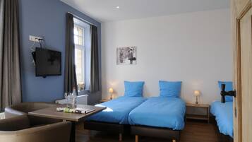 Tremannsrom – superior | Skrivebord, blendingsgardiner, lydisolert og wi-fi (inkludert)