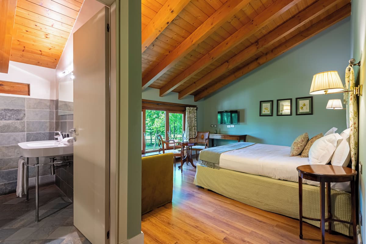 Premium bedding, desk, free WiFi, bed sheets