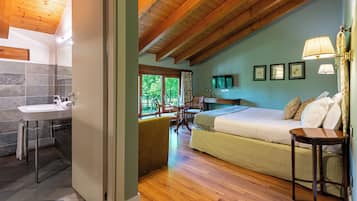 Hochwertige Bettwaren, Schreibtisch, kostenloses WLAN, Bettwäsche