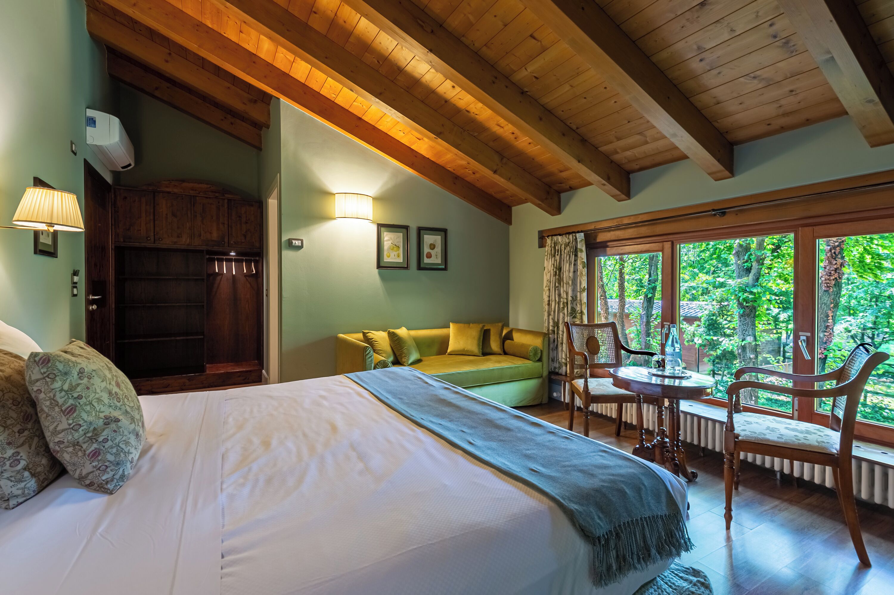 Premium bedding, desk, free WiFi, bed sheets