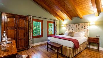 Hochwertige Bettwaren, Schreibtisch, kostenloses WLAN, Bettwäsche