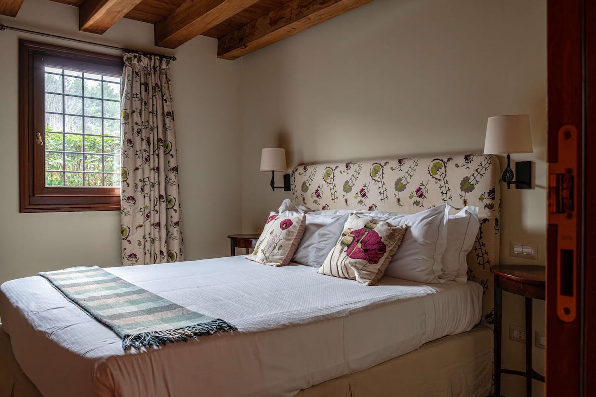 Premium bedding, desk, free WiFi, bed sheets