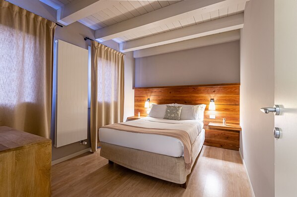 2 habitaciones, ropa de cama de alta calidad, escritorio y wifi gratis 
