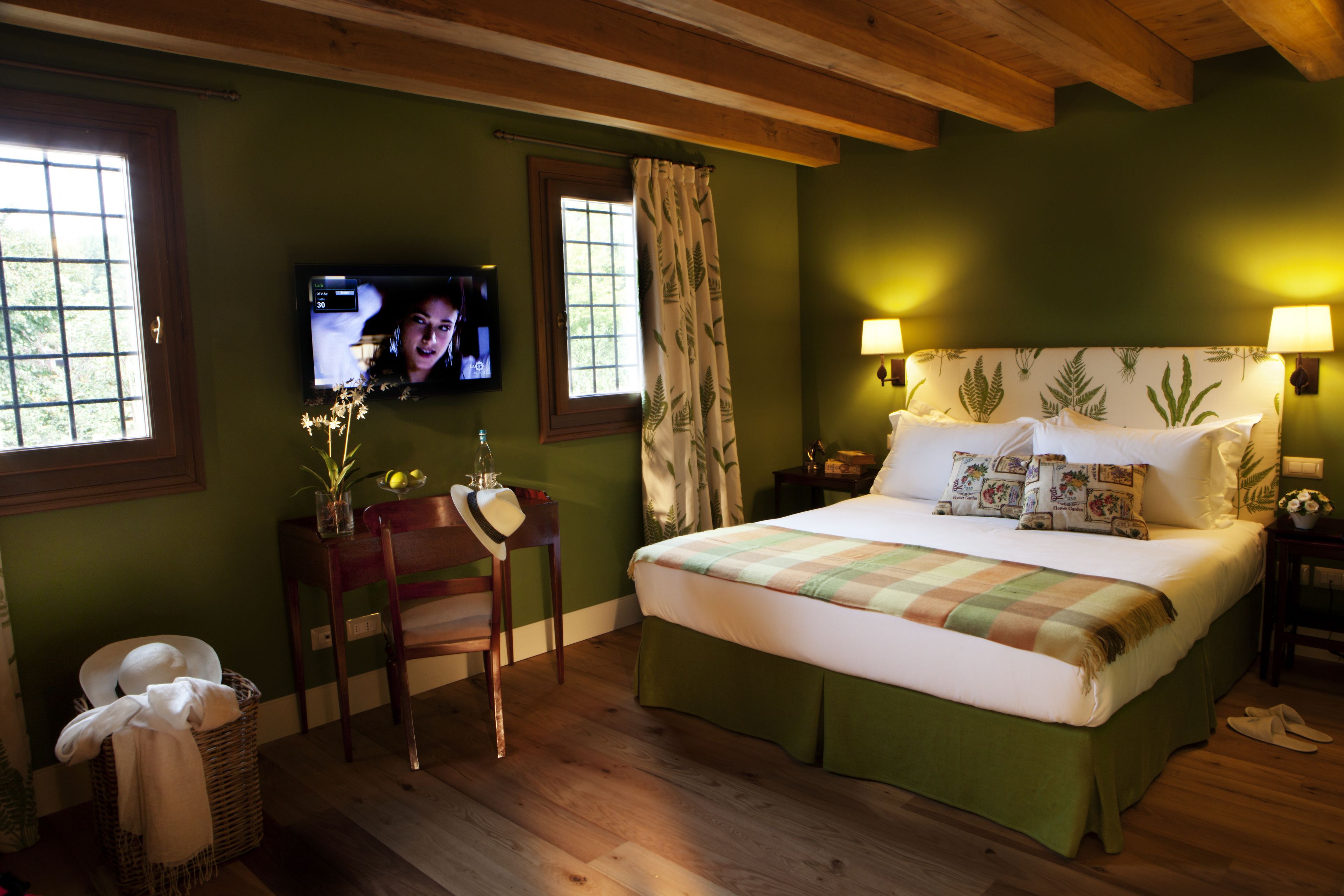 Premium bedding, desk, free WiFi, bed sheets