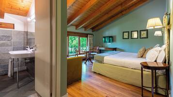Premium bedding, desk, free WiFi, bed sheets