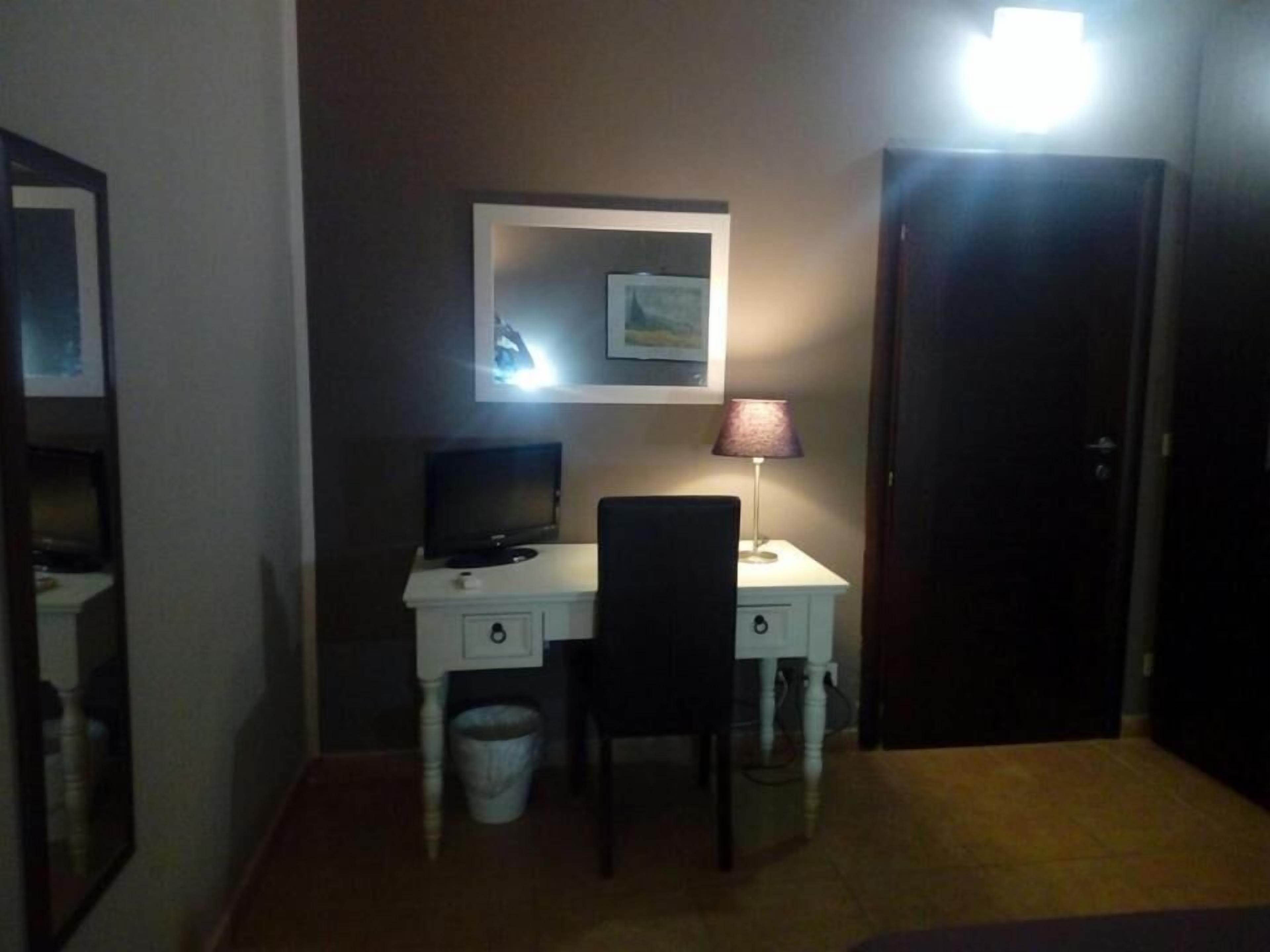 minibar, soundproofing, free wifi, bed sheets