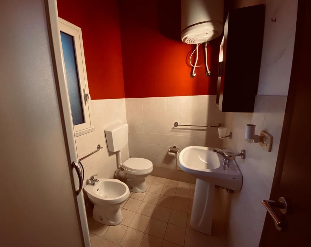 triple room | bathroom | shower, free toiletries, hair dryer, bathrobes