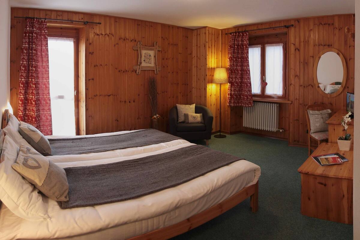Standard Double or Twin Room, 2 Twin Beds, Balcony | Desk, blackout drapes, rollaway beds, free WiFi