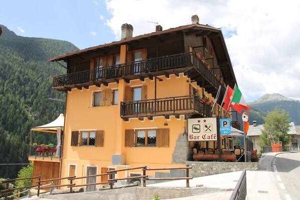 ด้านหน้าที่พัก